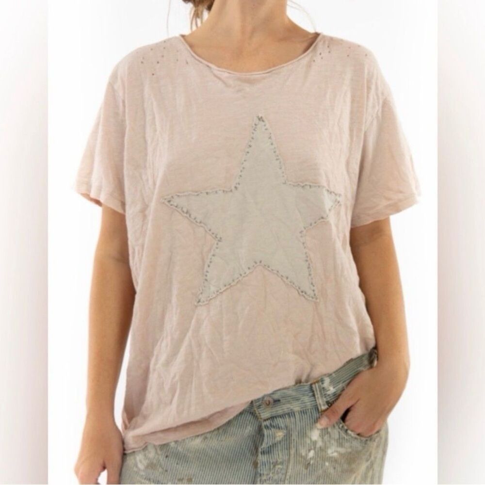 Magnolia Pearl Blush Star Applique tee